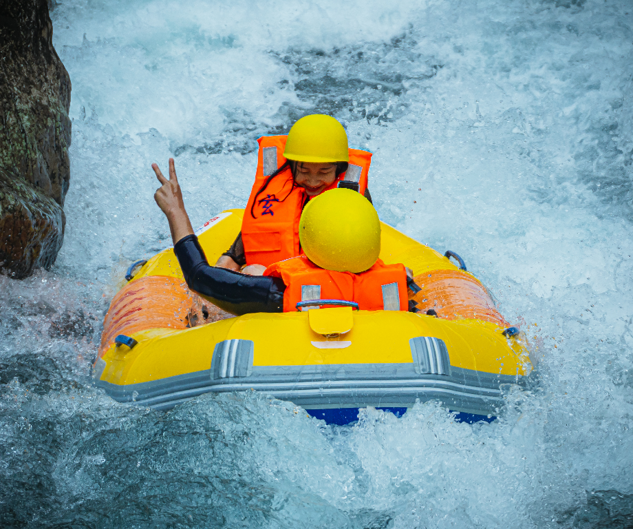 关于夜間水上滑索体验，激发运动激情的信息