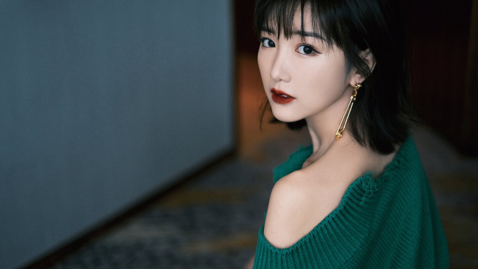 海边冲浪与帆板联合比赛,海浪中展现青春力量,冲浪和帆板哪个好玩