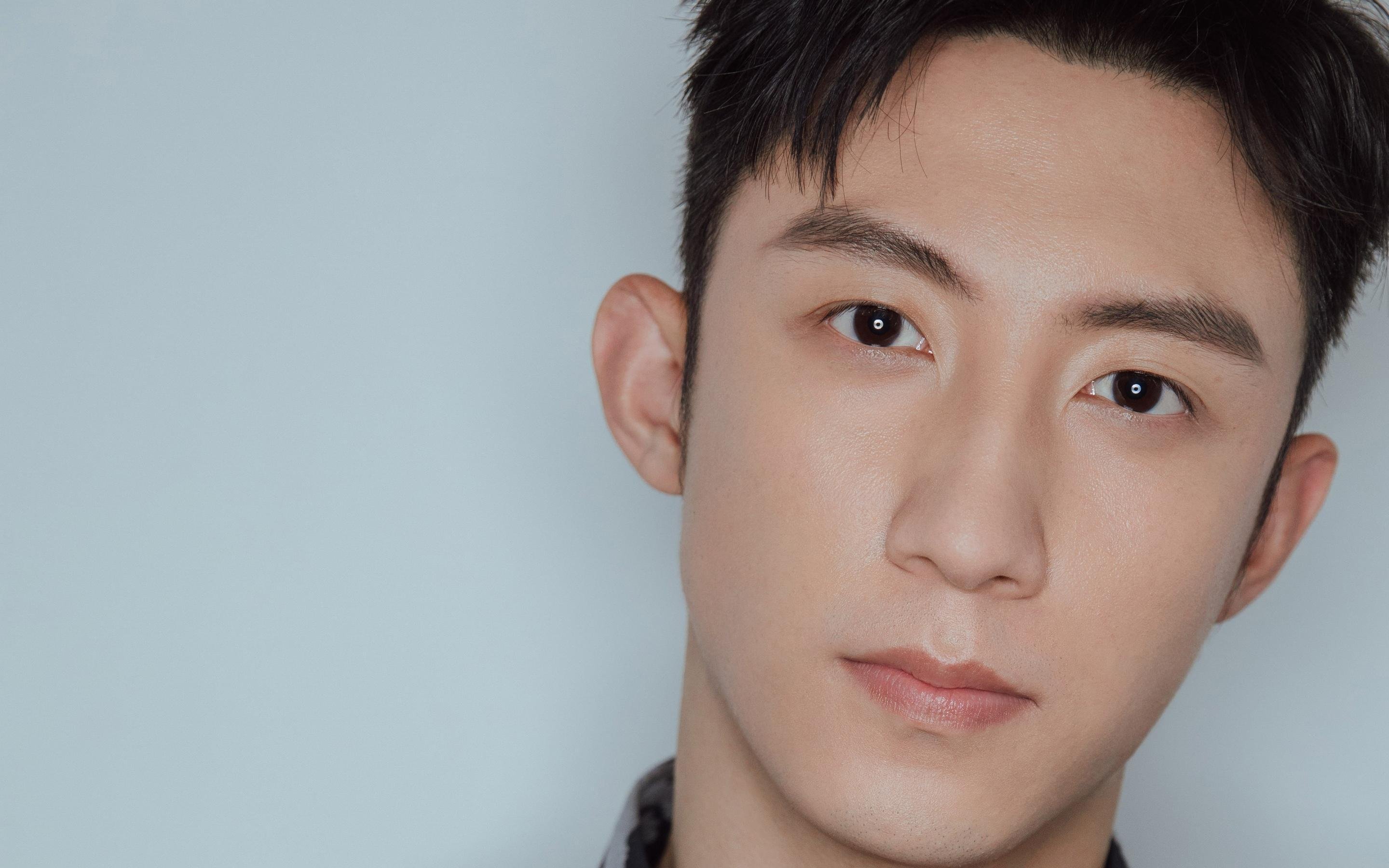 瑞士球员用滑雪动作过人,解说员笑出声,瑞士滑雪的基本概况