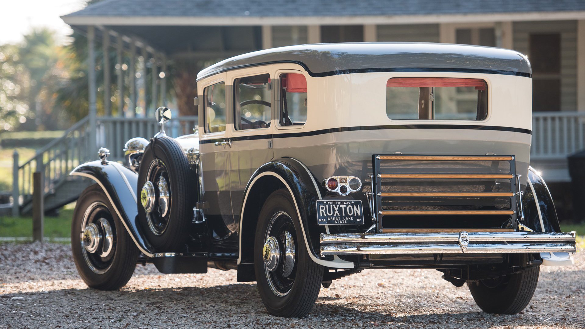 青训志愿者团队持续壮大，为青少年提供专业指导和关爱，青年志愿者服务队的意义