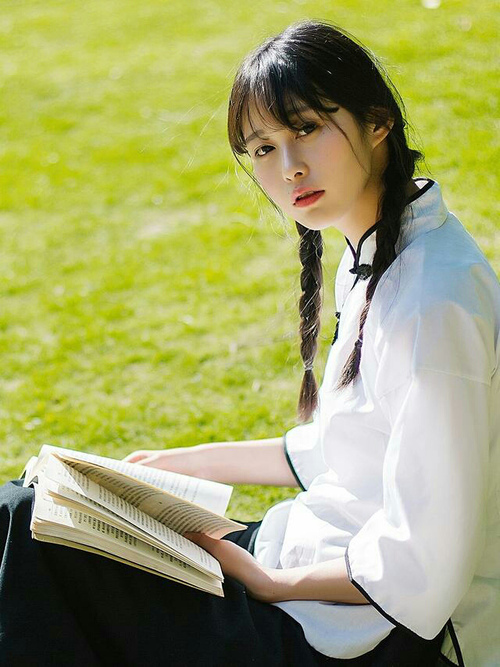 西甲裁判吹罚尺度变化对比赛节奏的微观影响分析，裁判吹技术犯规