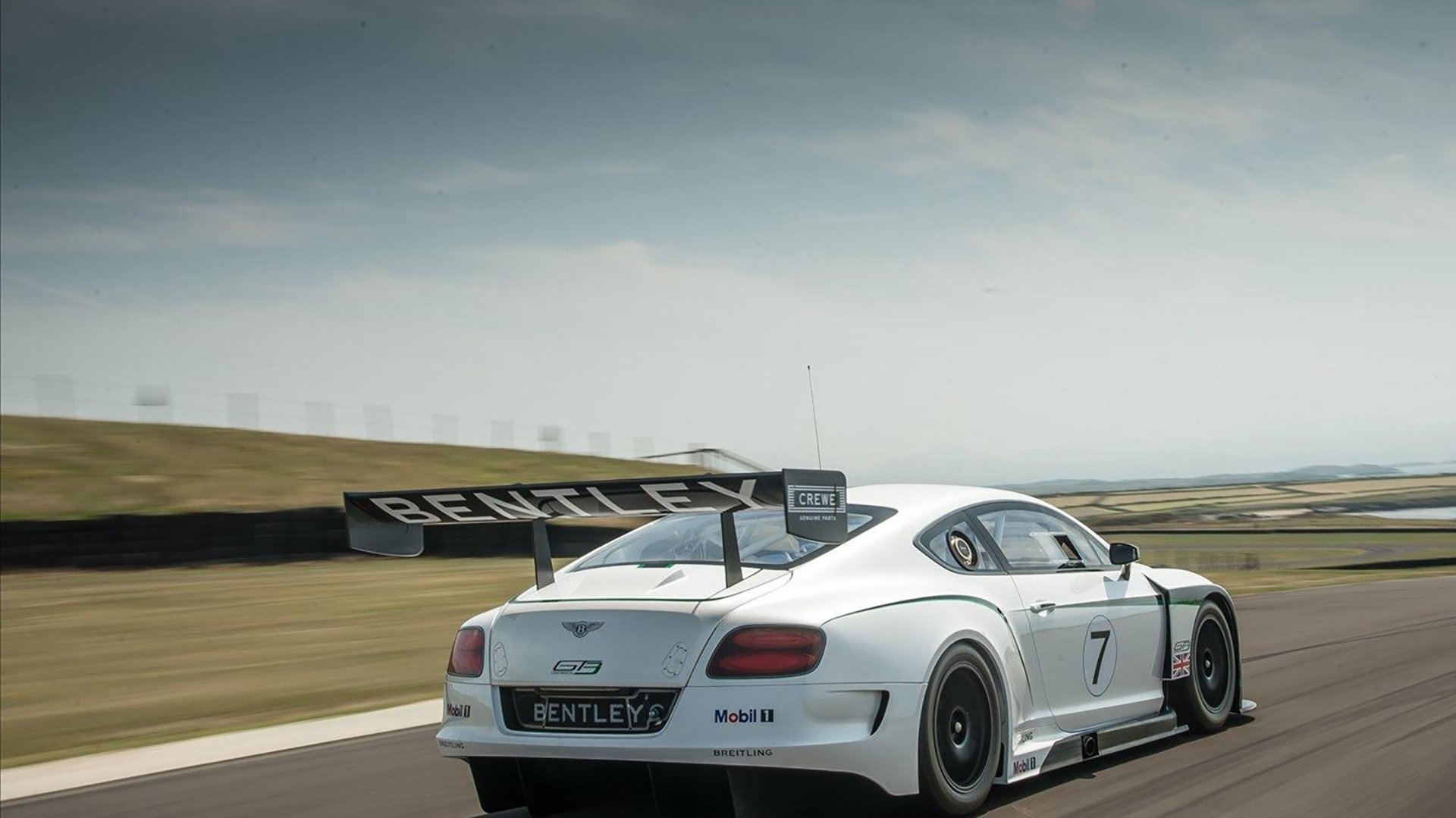 女子篮球联盟发展快攻体系提升比赛节奏，女子篮球战术配合