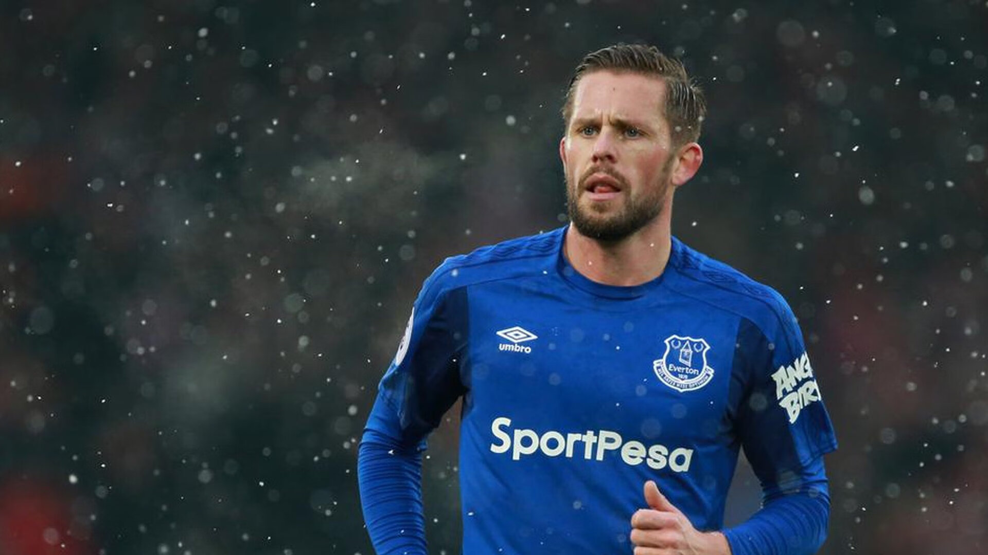 “泥浆狂潮：越野赛段的血性拼搏”，泥浆大赛